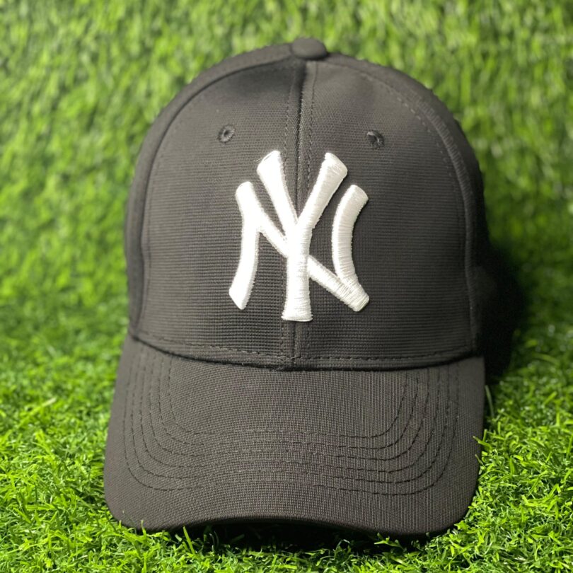BLACK FLEXFIT NY CAP